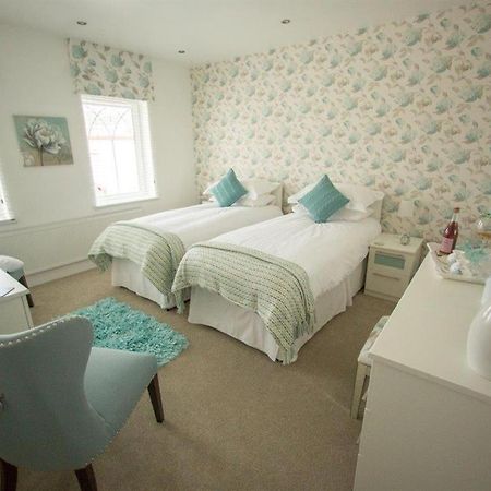 Queen Bee & B Merthyr Tydfil Bagian luar foto