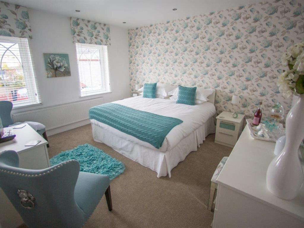 Queen Bee & B Merthyr Tydfil Bagian luar foto