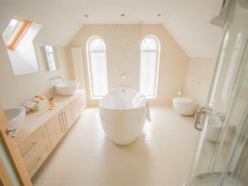 Queen Bee & B Merthyr Tydfil Bagian luar foto
